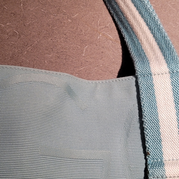 GUCCI AMAZING LIGHT BLUE BAG. LITTLE STAIN INSIDE. VERY CLEAN.OFFERS - Picture 3 of 6